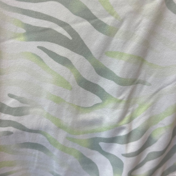 124. ID Ideology Women's Fluid Zebra Printed Cropped Tank Top, Size Large, NWT - Picture 6 of 14